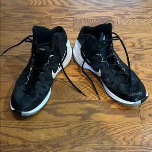 Nike Men's Black and White Athletic Shoes